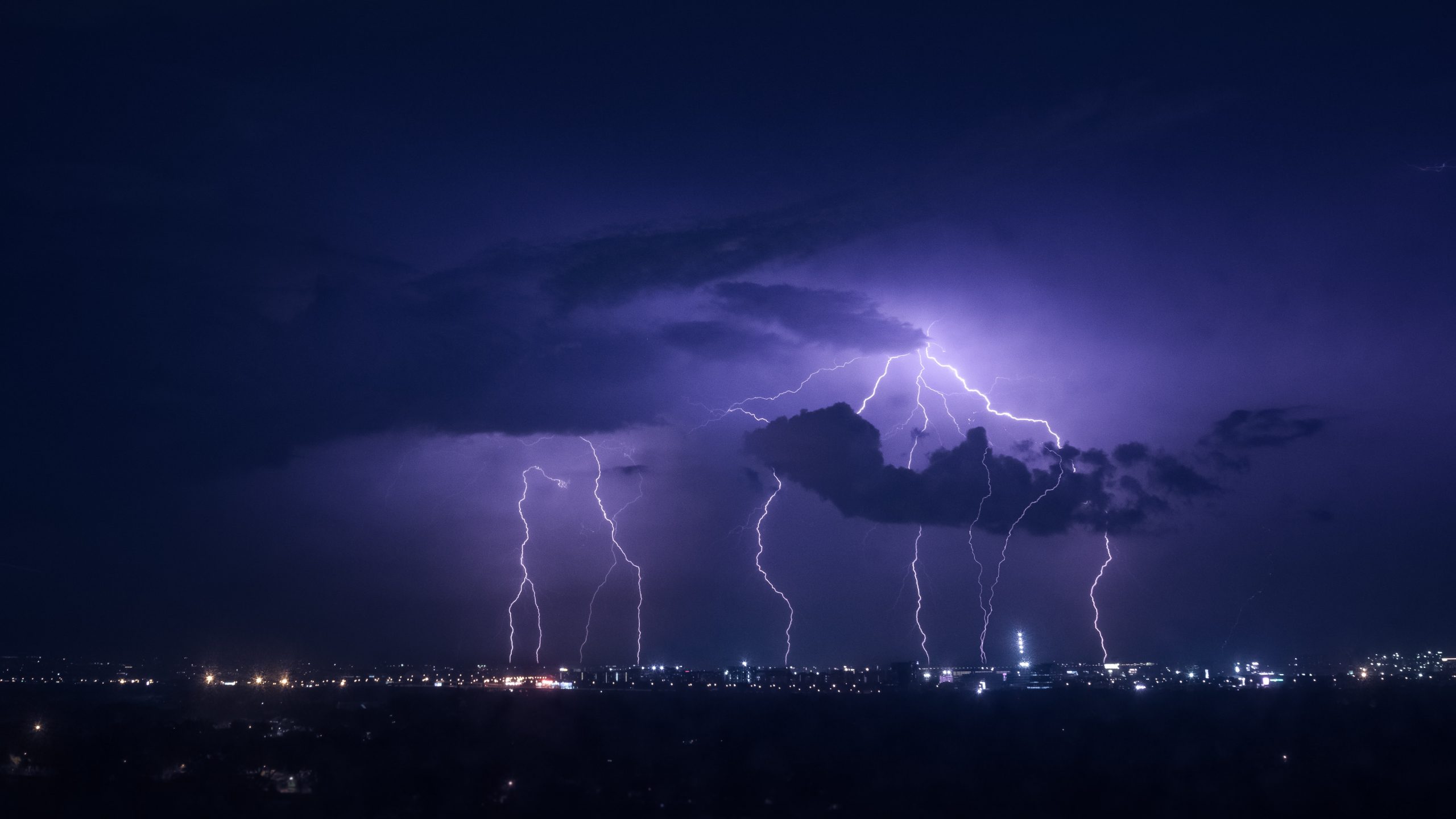 Descargas Elétricas X Cabos Óticos